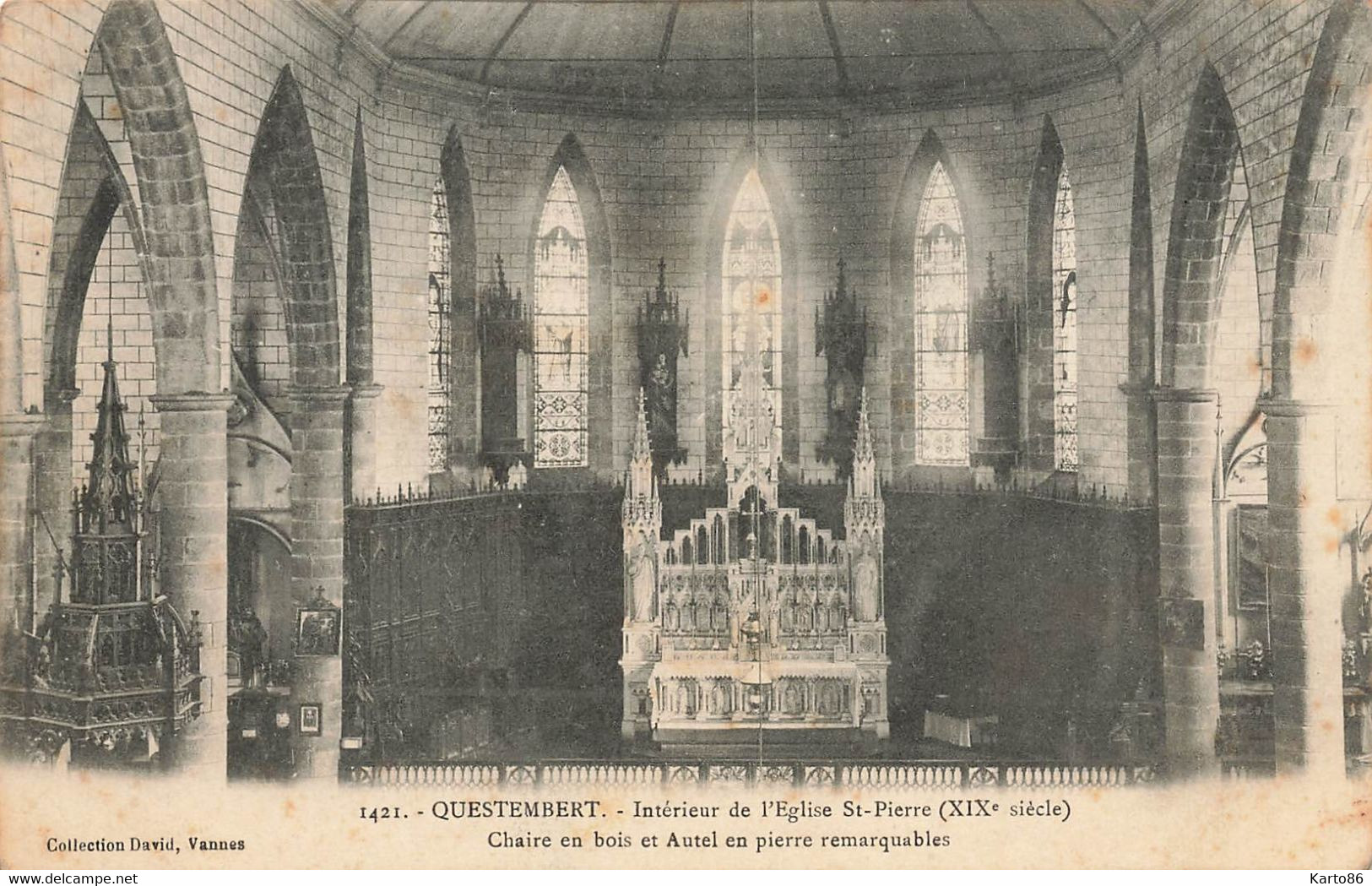 Questembert * Intérieur De L'église St Pierre Et La Chaire En Bois Et Autel - Questembert