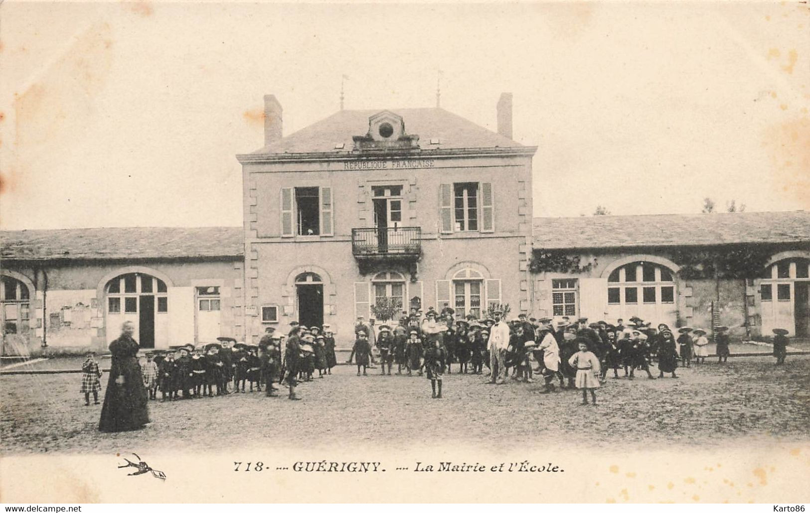 Guérigny * école Et Mairie Du Village * Enfants - Guerigny