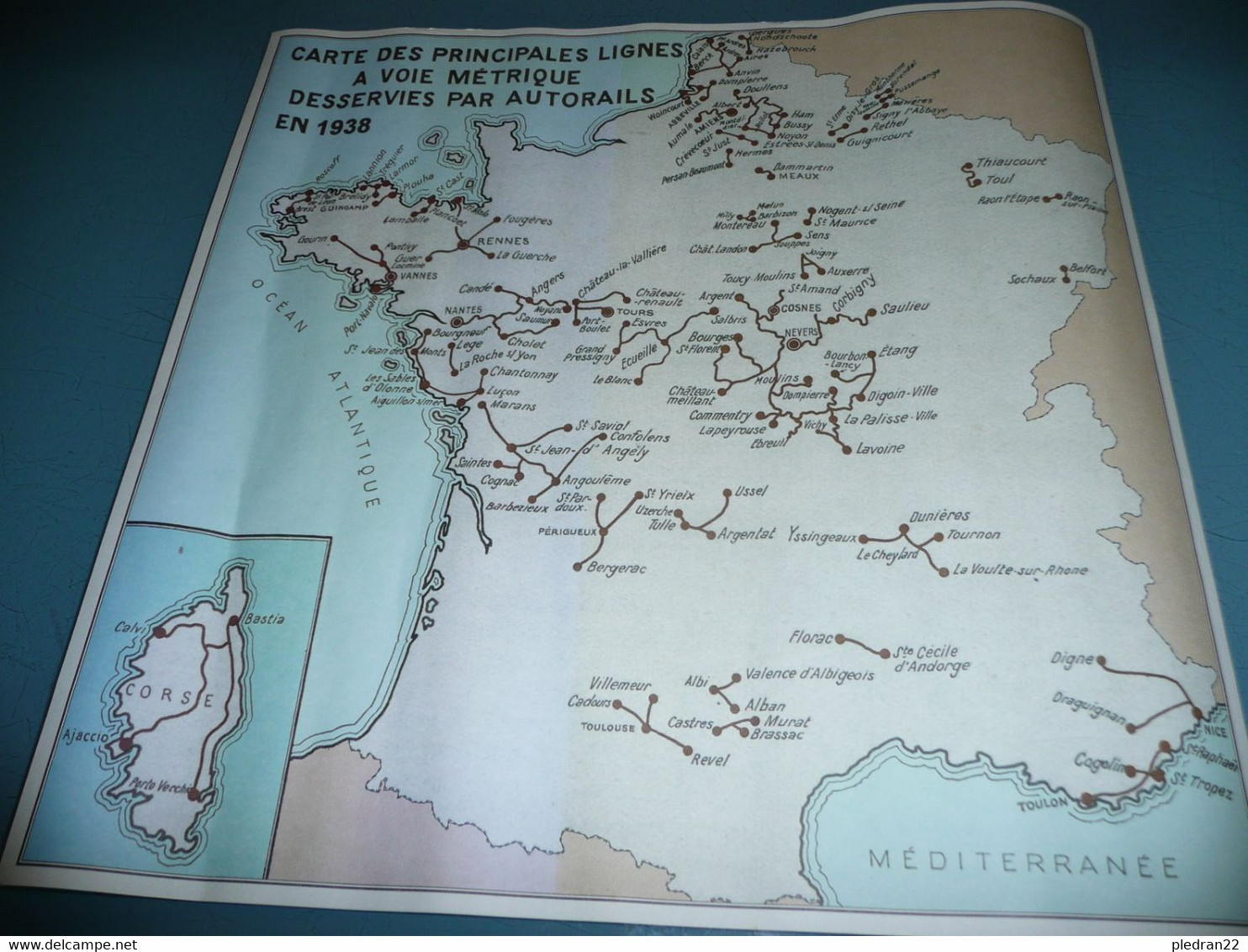 REPRODUCTION CARTE DES PRINCIPALES LIGNES A VOIE METRIQUE DESSERVIES PAR AUTORAIL EN 1938 EN COULEURS CHEMINS DE FER - Cartes Routières