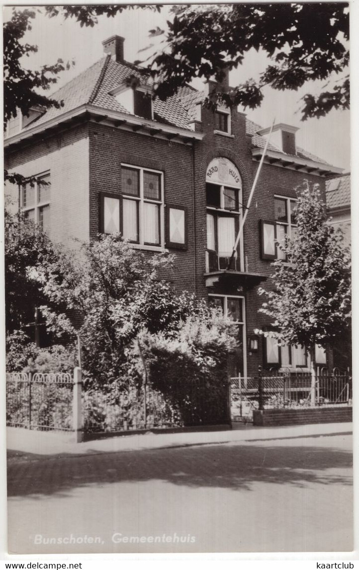 Bunschoten - Gemeentehuis - (Utrecht, Nederland/Holland) - (Uitg.: B. Hartog, Spakenburg) - Bunschoten