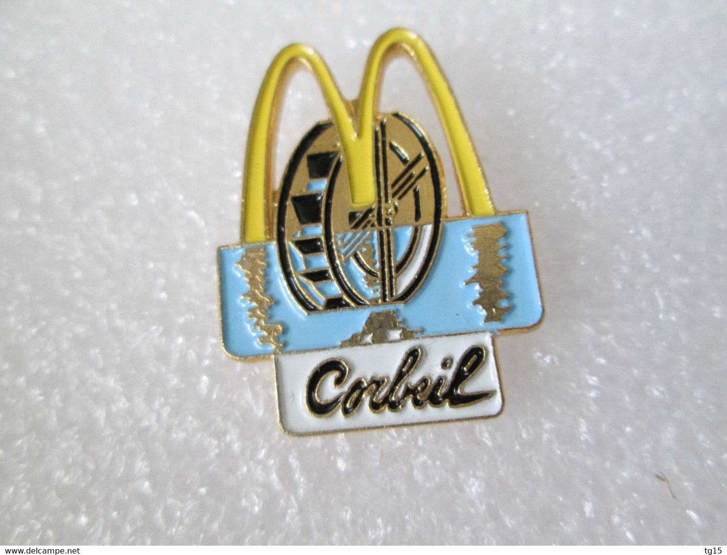 PIN'S    McDONALD'S    CORBEIL - McDonald's