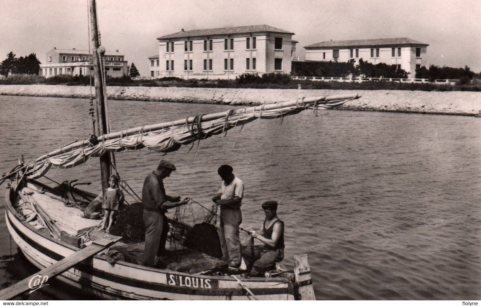 La Nouvelle - Port La Nouvelle - Vue Vers Le Préventorium - Bateau De Pêche Pêcheurs - Port La Nouvelle