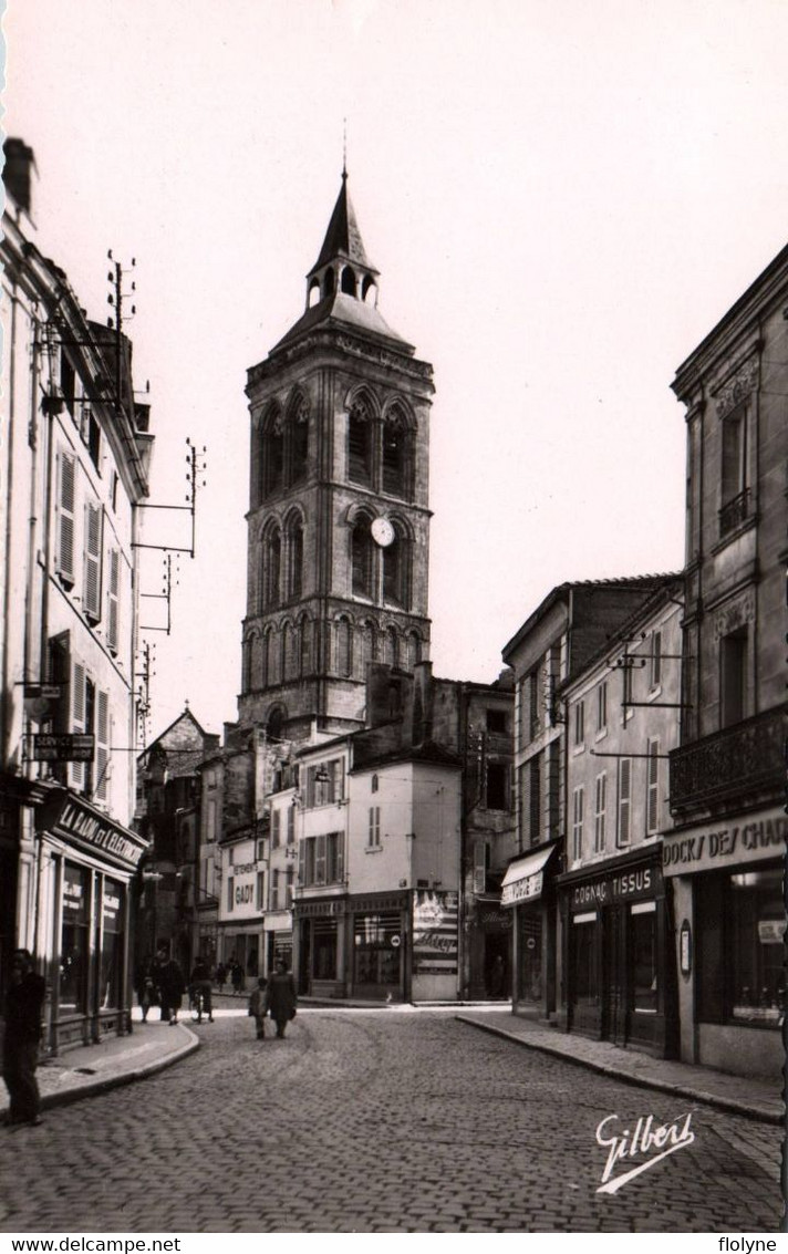 Cognac - Rue Et Clocher De L'église Saint Léger - Magasins Et Commerces - Cognac