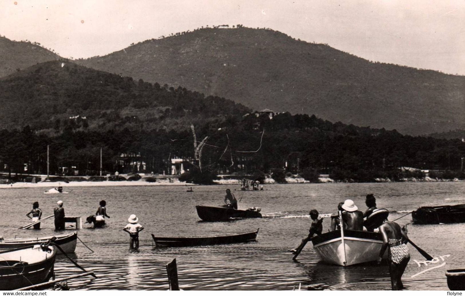 Cavalaire - Un Coin Du Port - Baigneurs Baigneuses - Cavalaire-sur-Mer