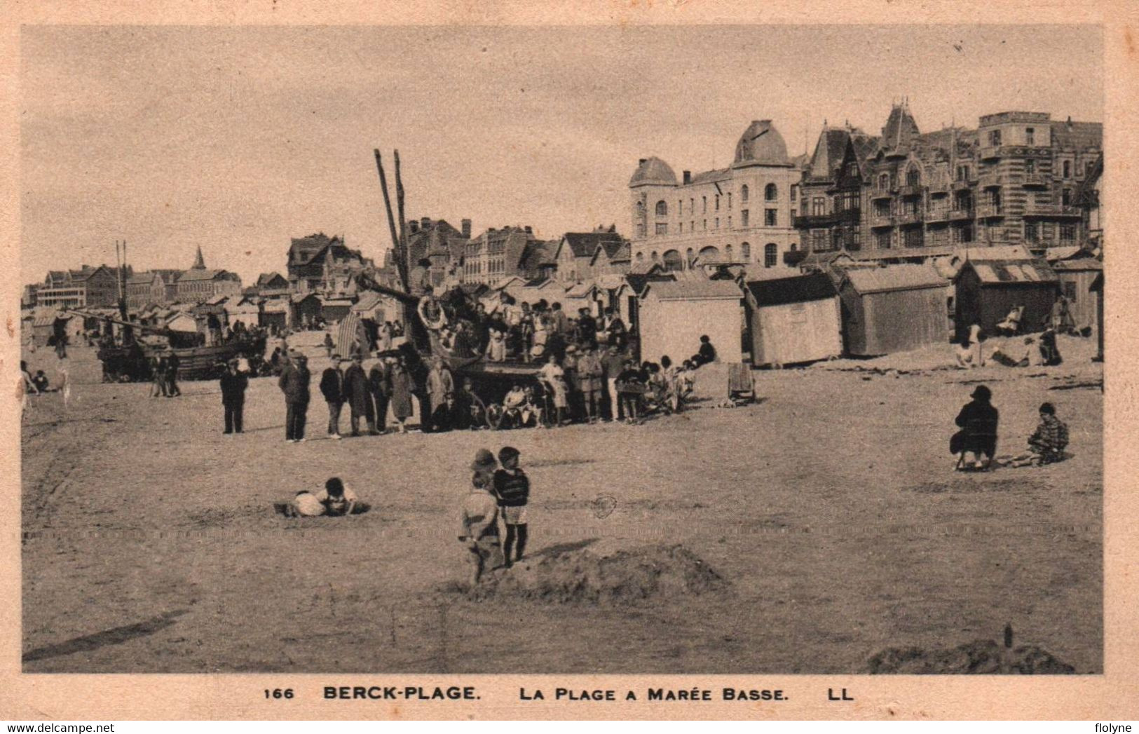 Berck Plage - La Plage à Marée Basse - Cabines De Bain - Berck