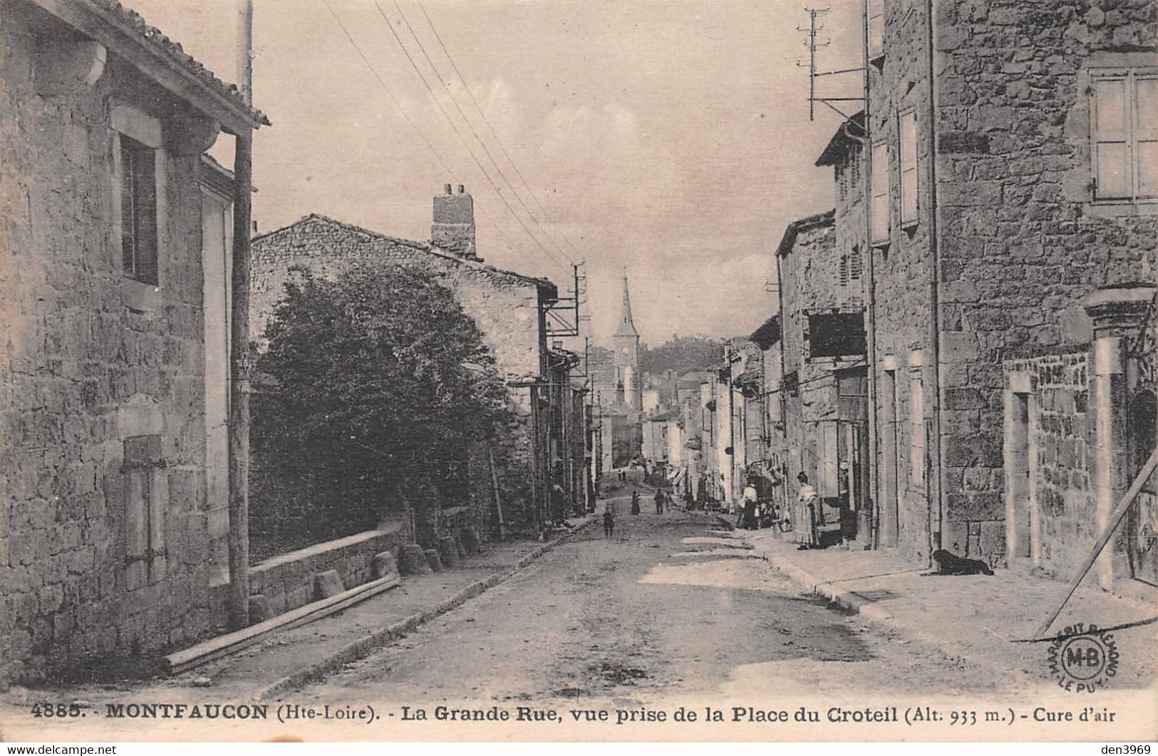 MONTFAUCON-en-VELAY (Haute-Loire) - La Grande Rue, Vue Prise De La Place Du Croteil - Montfaucon En Velay