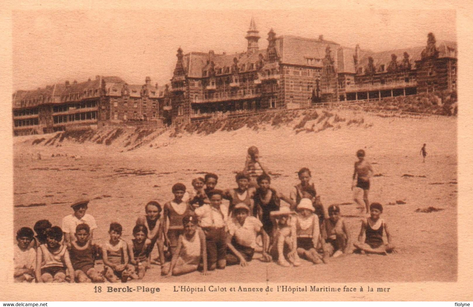 Berck Plage - L'hôpital Calot Et Annexe De L'hôpital Maritime Face à La Mer - Groupe De Baigneurs - Berck