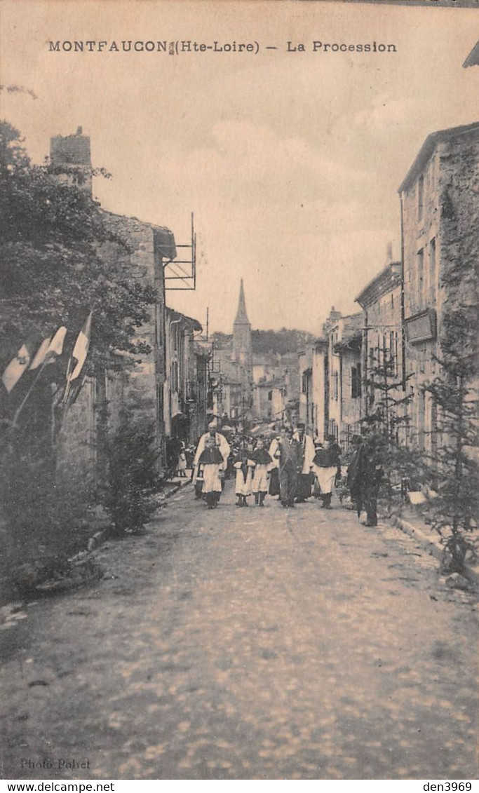 MONTFAUCON-en-VELAY (Haute-Loire) - La Procession - Montfaucon En Velay