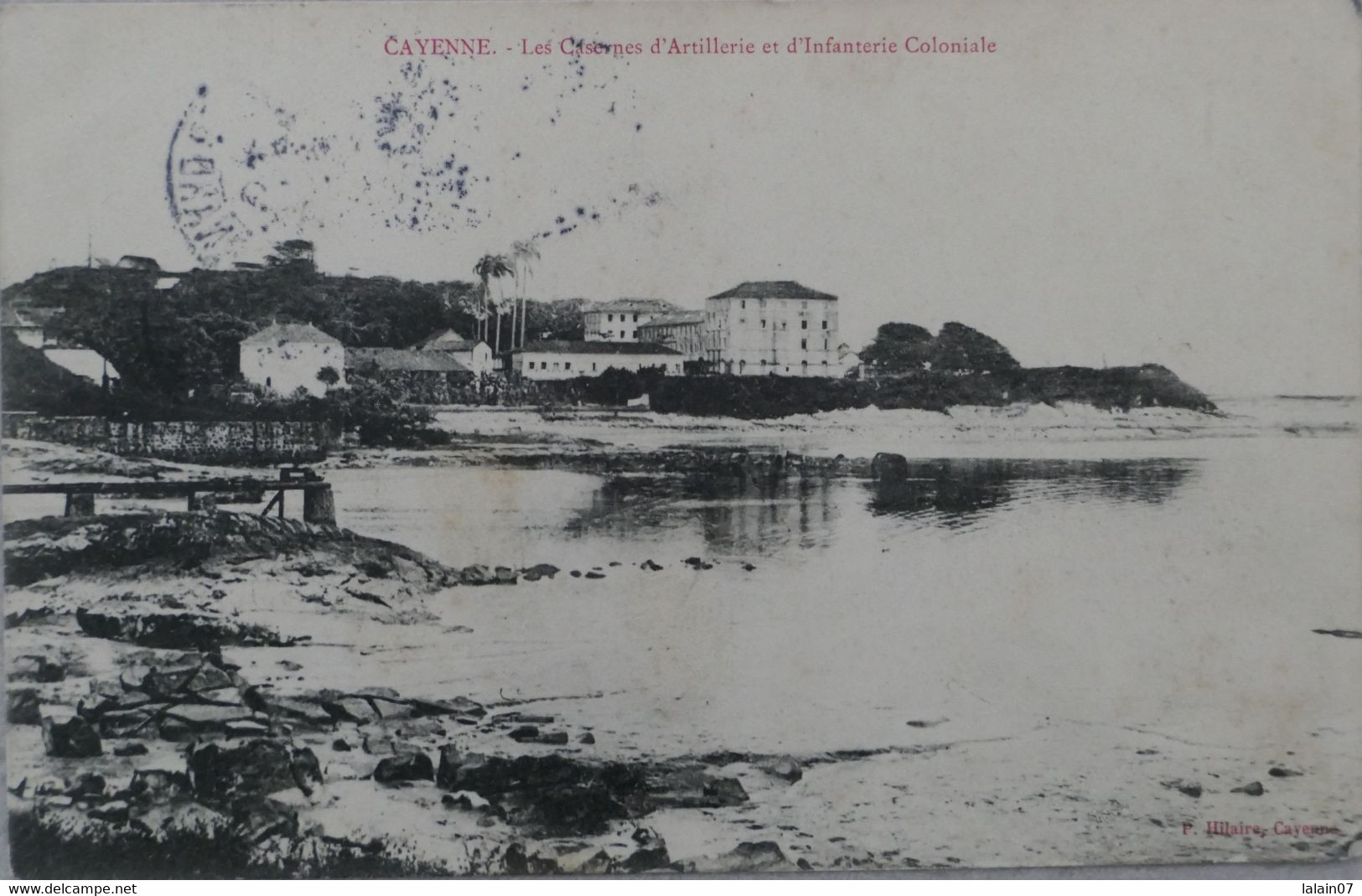 C. P. A. : GUYANE : CAYENNE : Les Casernes D'Artillerie Et D'Infanterie Coloniale, Timbre En 1905 - Cayenne