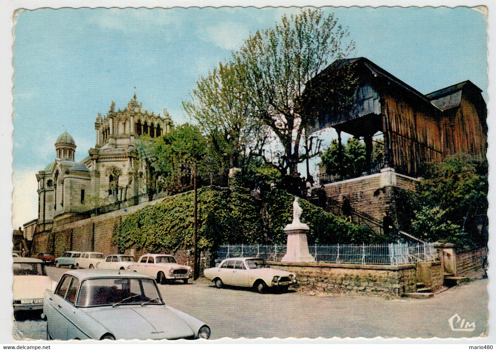 ARS    VIERGE  DU  VILLAGE   ET  LA  BASILIQUE                (NUOVA) - Ars-sur-Formans