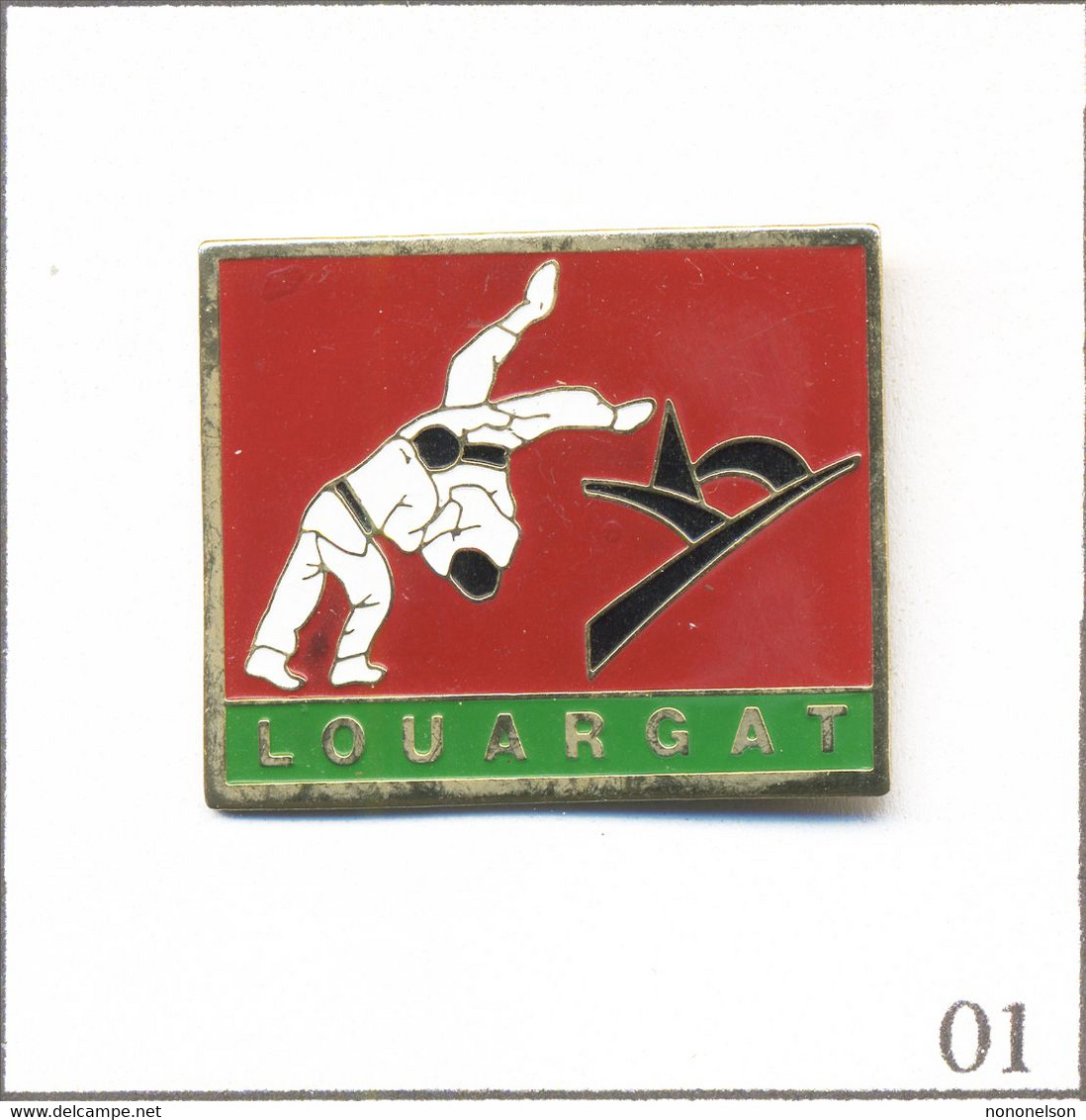 Pin's Sport - Art Martial / Judo Club De Louargat (22). Estampillé Arc En Ciel. Métal Peint. T917-01 - Judo