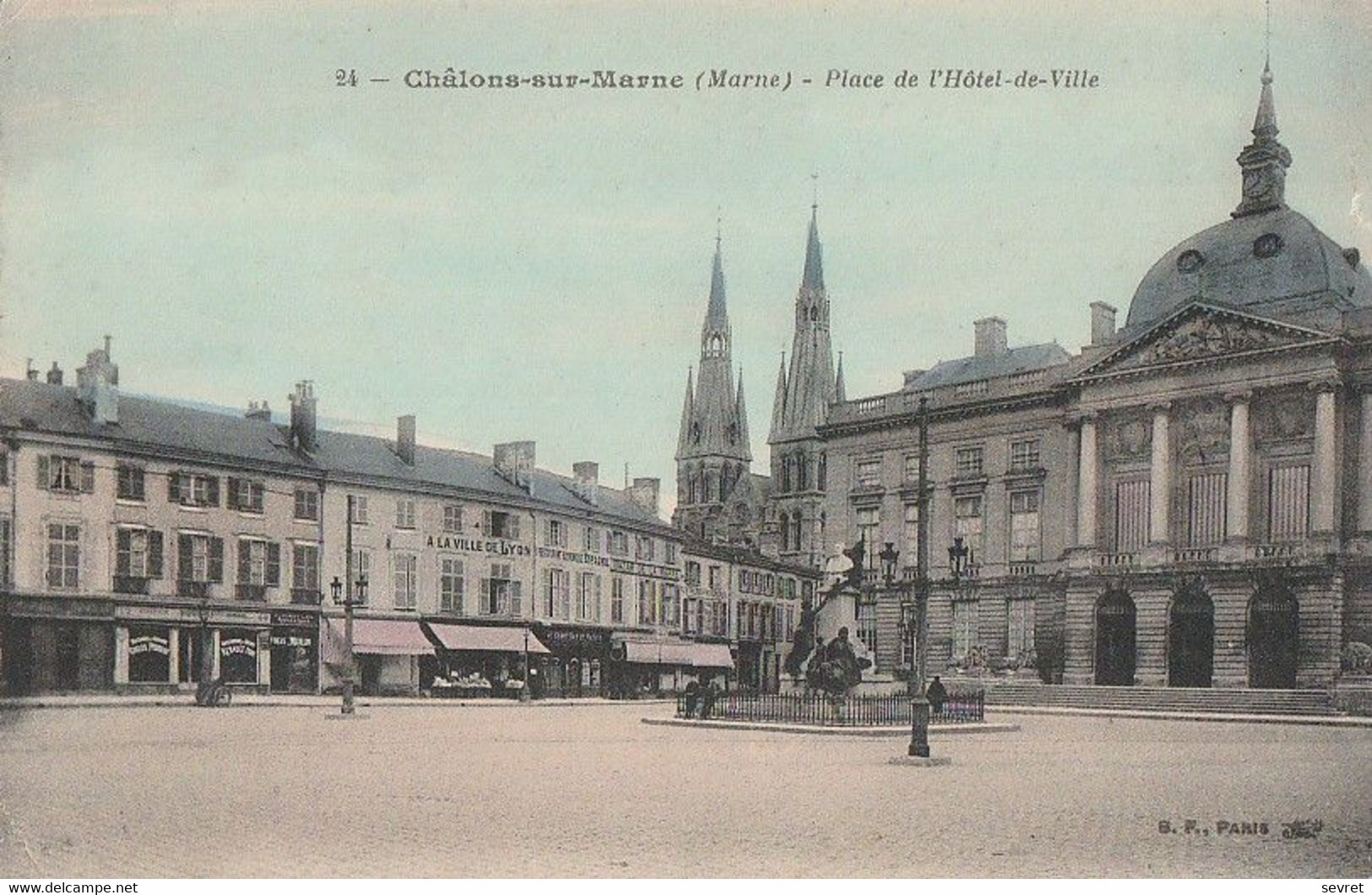 CHALONS-SUR-MARNE. -  Place De L'Hôtel De Ville. Cliché RARE - Châlons-sur-Marne