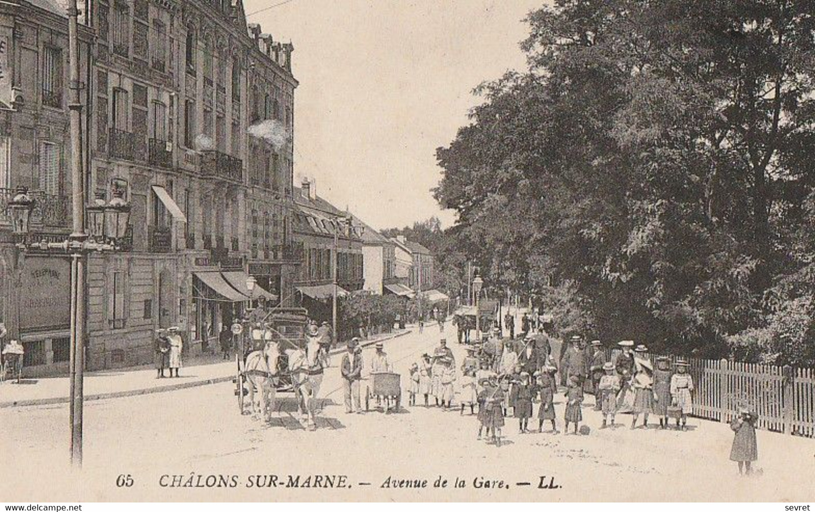 CHALONS-SUR-MARNE. -  Avenue De La Gare. Belle Animation - Châlons-sur-Marne