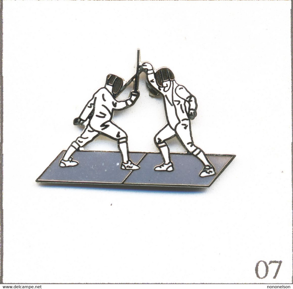 Pin's Sport - Escrime / “Escrime“. Estampillé Démons Et Merveilles. EGF Base Argent. T921-07 - Fencing