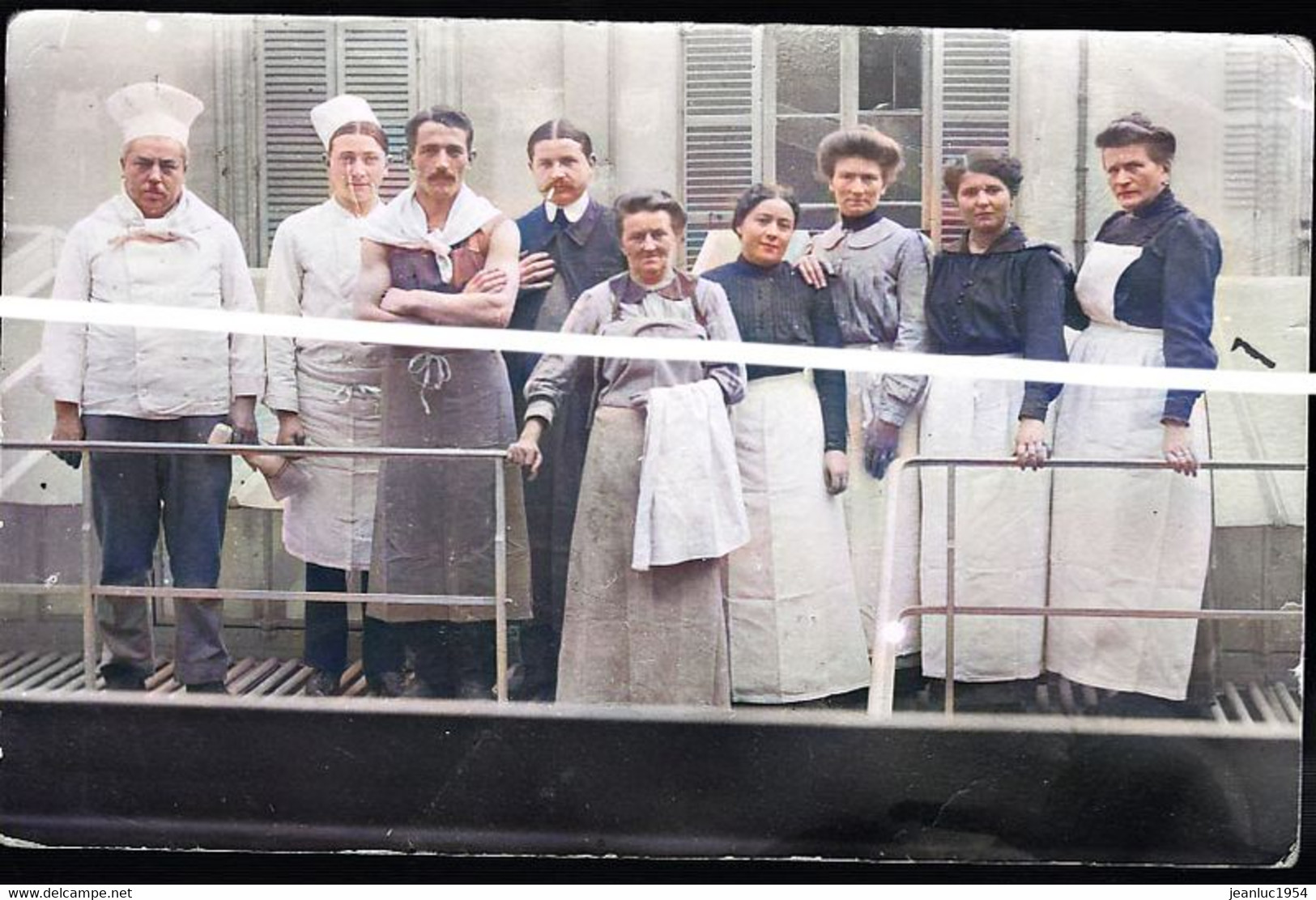 LES SERVITEURS DU CHATEAU TIRAGE MODERNE D APRES PLAQUE PHOTO RECOLORISEE PAR MES SOINS - Restaurantes