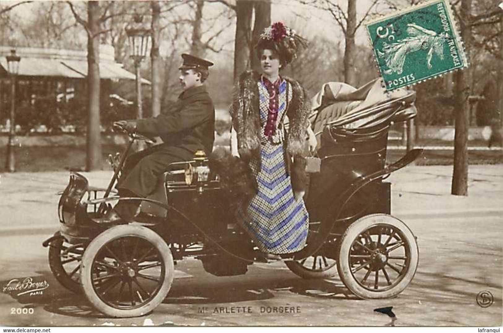 Themes Div-ref NN814-voiture Automobile -taxis -l Artiste Arlette Dorgere En Taxi A Paris - - Taxis & Fiacres