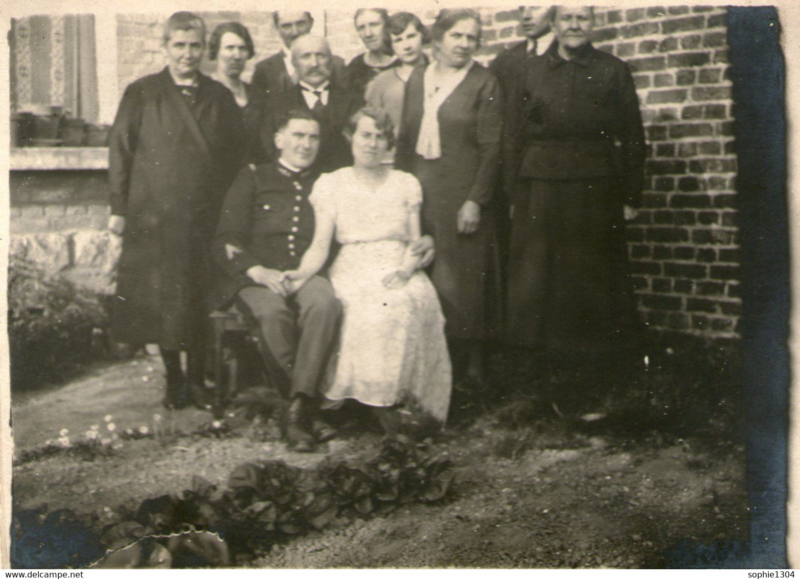 CARTE PHOTO - Famille - Soldat -16 Avril 1933 - - A Identifier