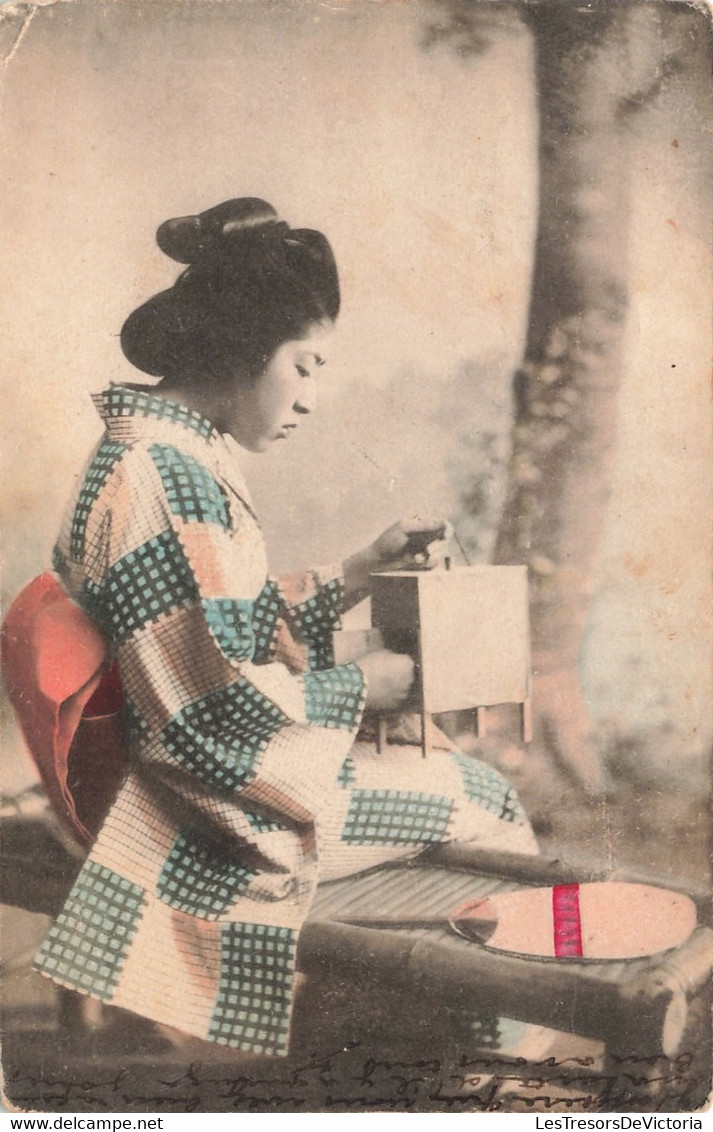 CPA - Chine - Geisha - Vêtement Traditionnel - Colorisé - Oblitéré Huy 1908 - Chine