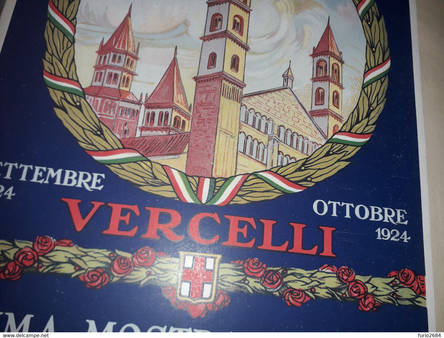 VERCELLI PRIMA MOSTRA ITALIANA DI ATTIVITA' MUNICIPALE SETTEMBRE OTTOBRE 1924 CARTELLO PUBBLICITARIO IN CARTONE - Targhe Di Cartone