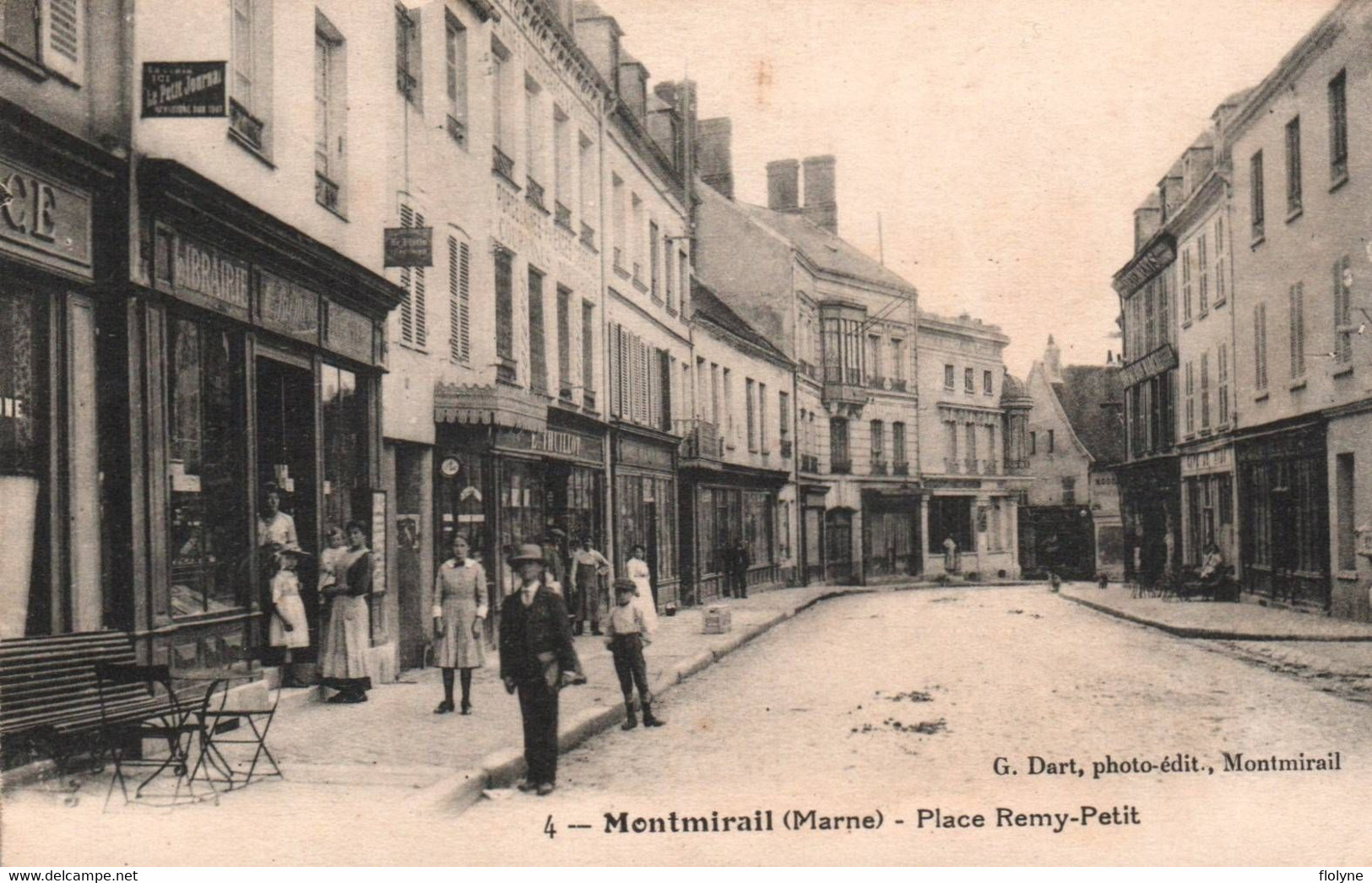 Montmirail - Place Remy Petit - Commerces - Librairie - Montmirail