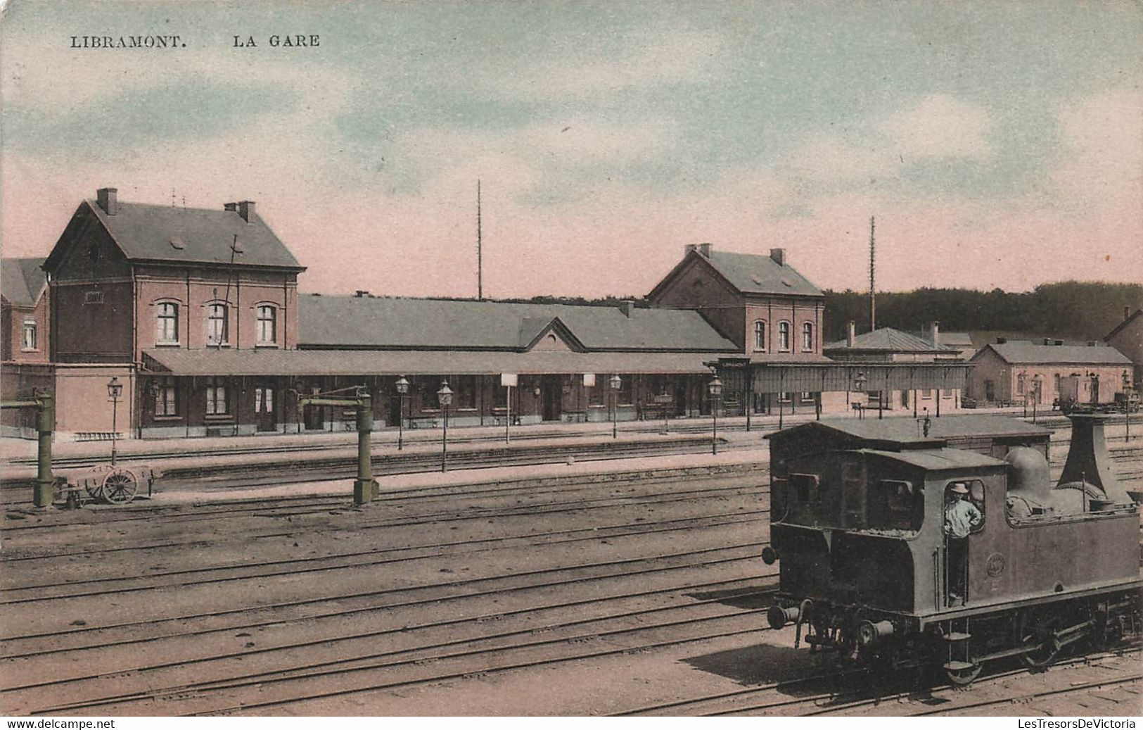 CPA BELGIQUE - Libramont - La Gare - Colorisé - Train En Gare - Chemin De Fer - Libramont-Chevigny