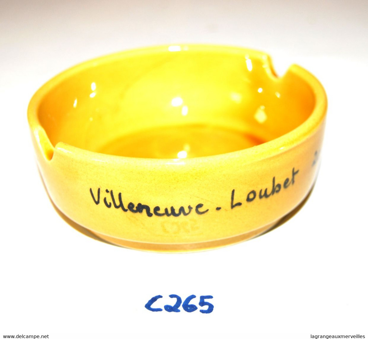 C265 Ancien Cendrier VALLAURIS - Publicité - Auberge - Jaune - Art Contemporain