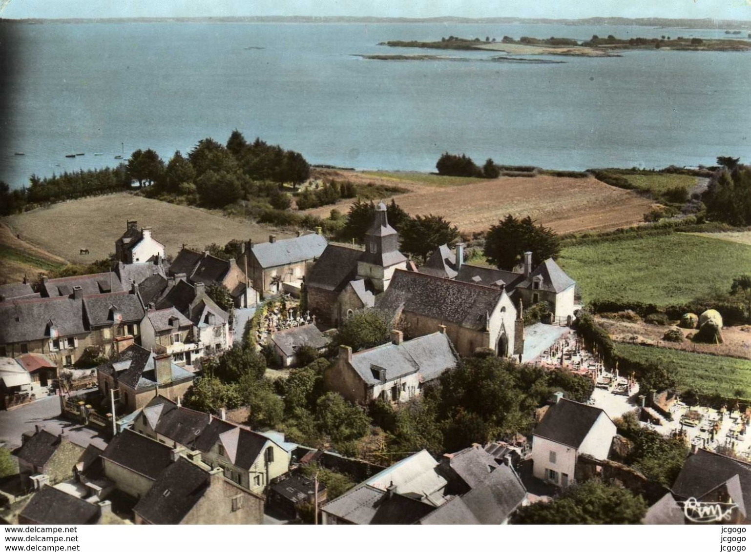 ILE D'ARZ  Vue Générale Aérienne.   2 Scans  TBE - Ile D'Arz