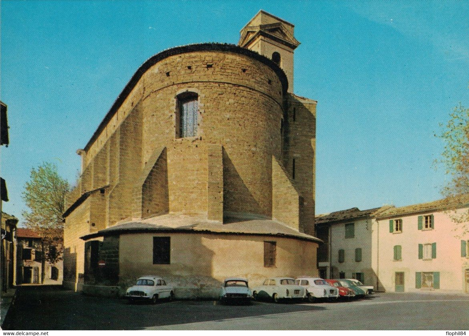 VAUCLUSE - SORGUES - L'EGLISE - LE PARKING ET LES VOITURES - CARTE POSTALE NEUVE. - Sorgues