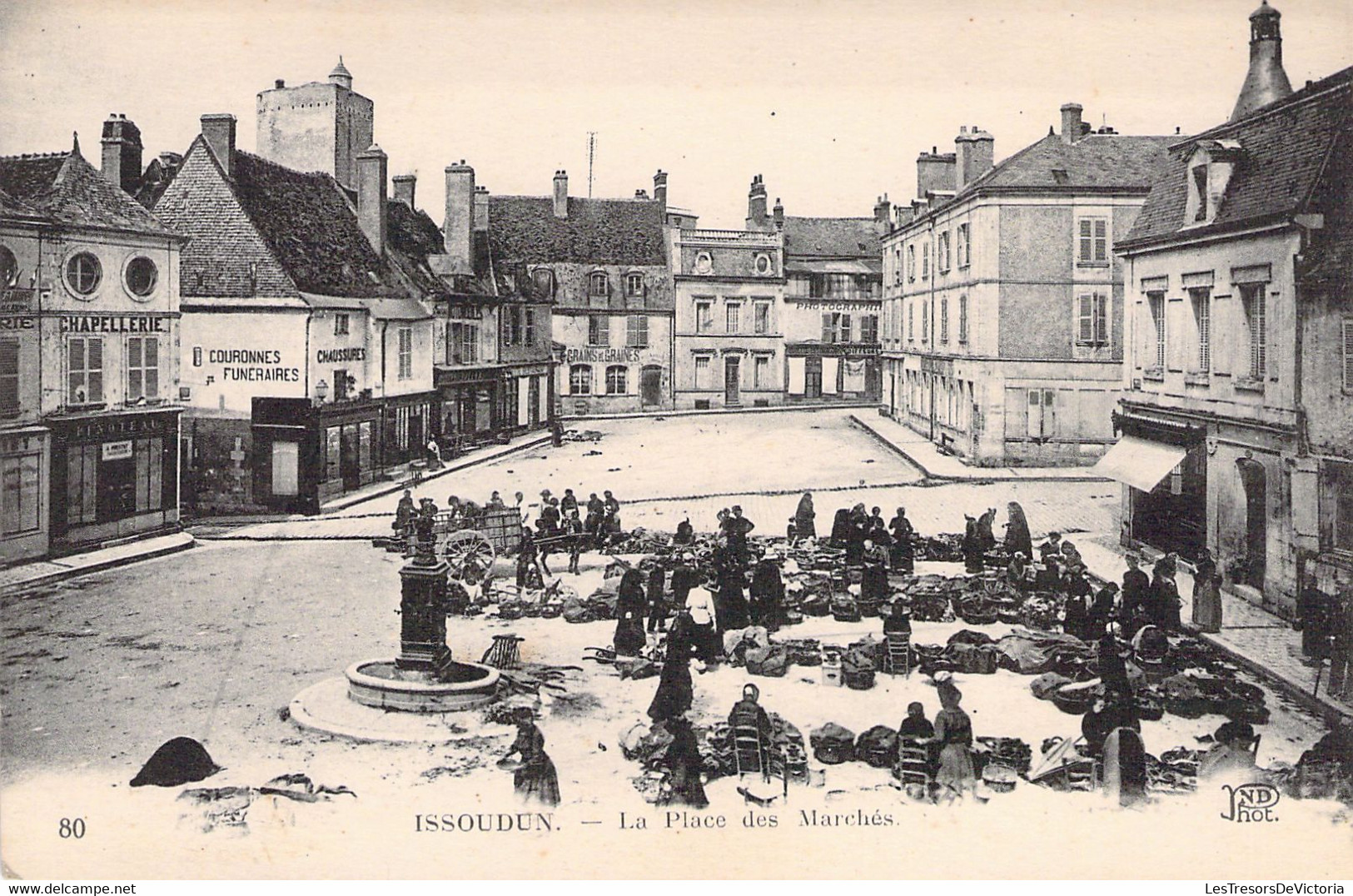 CPA FRANCE - 36 - ISSOUDUN - La Place Des Marchés - ND PHOT - Issoudun