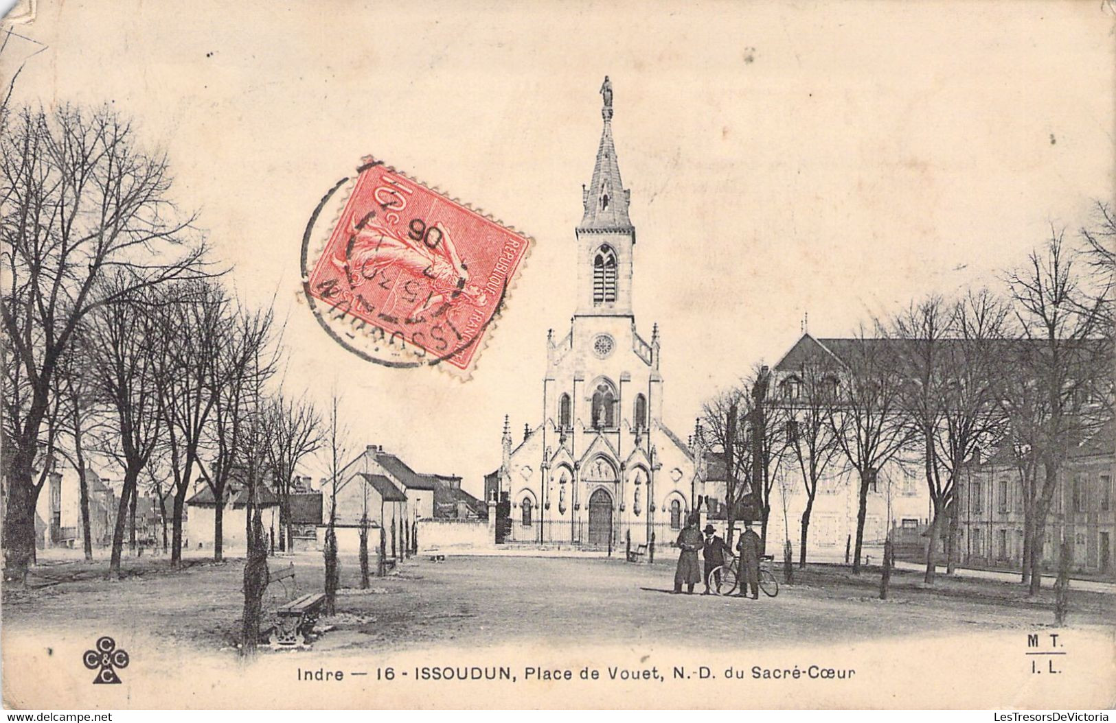 CPA FRANCE - 36 - ISSOUDUN - Place De Vouet - ND De Sacré Coeur - MTIL - Issoudun