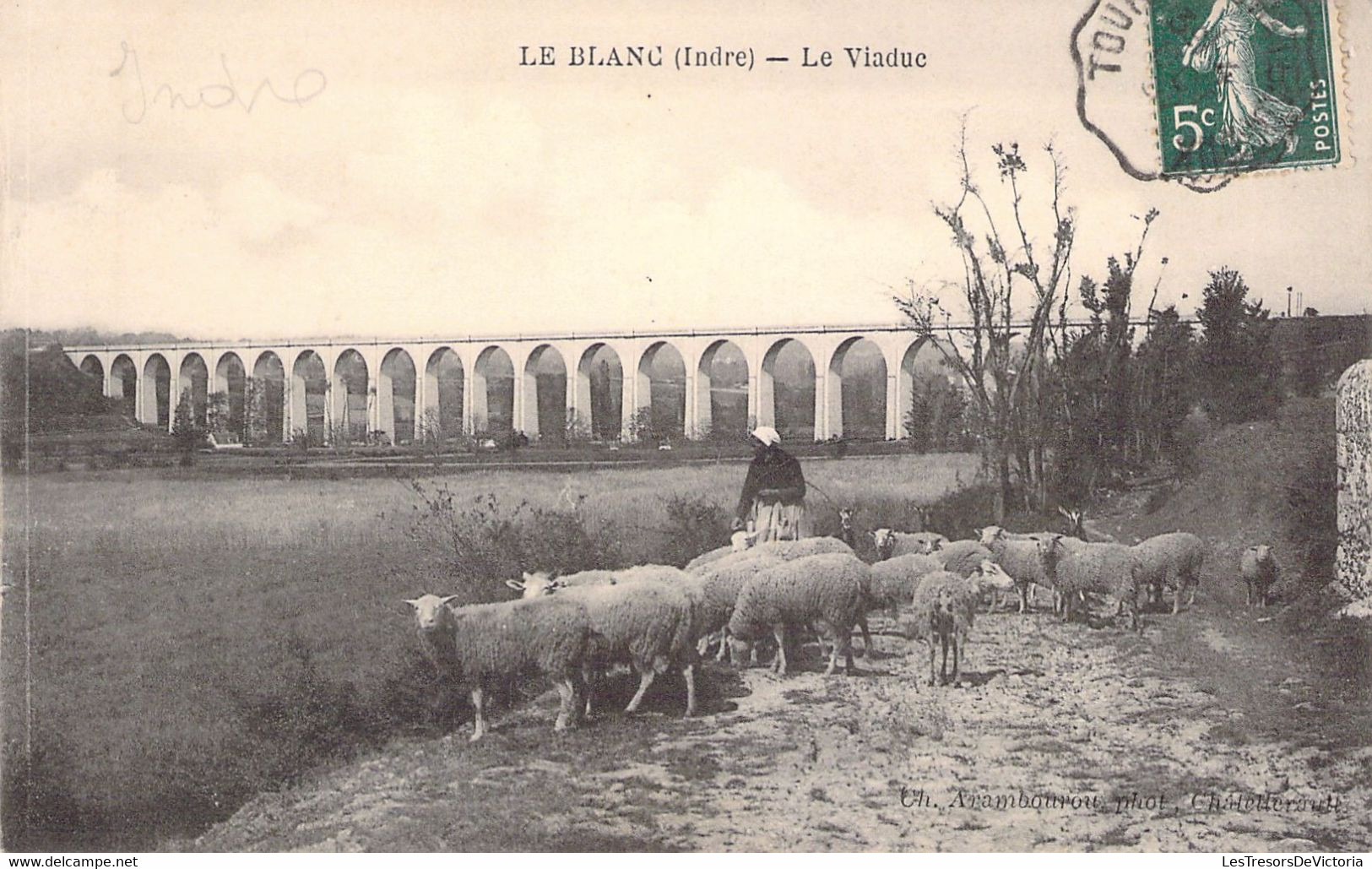 CPA FRANCE - 36 - LE BLANC - Le Viaduc - Moutons Et Bergère - Le Blanc