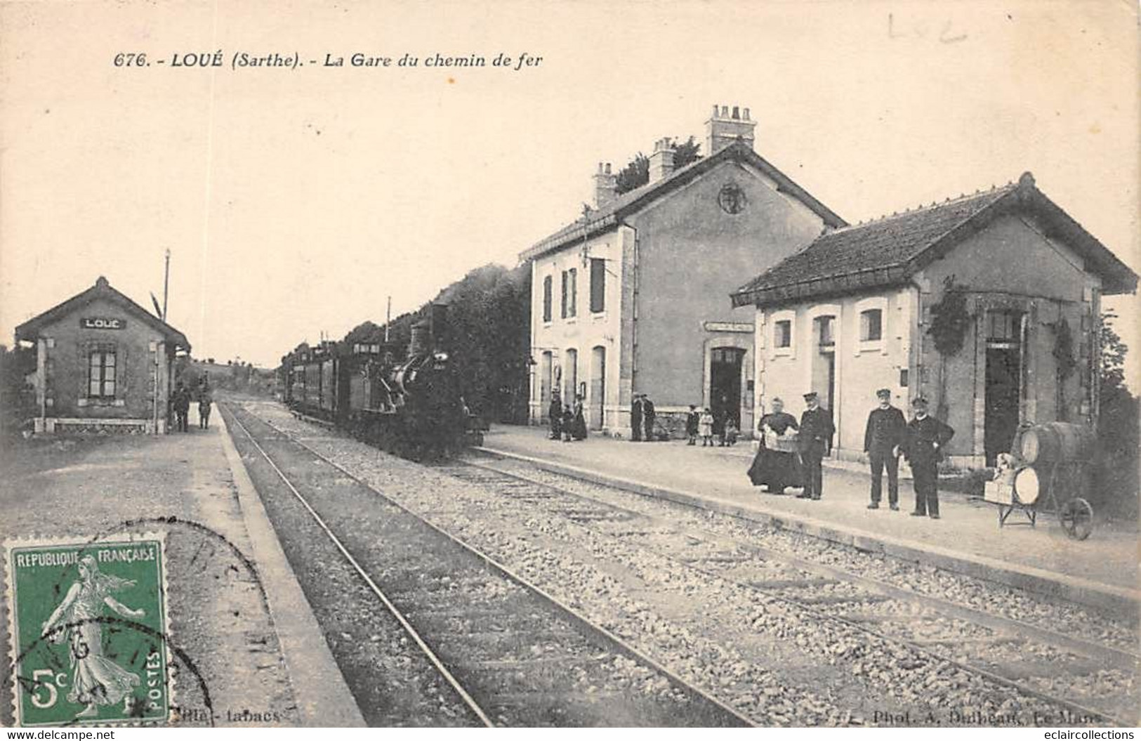 Loué        72        Intérieur De La Gare  . Train   N° 676       (voir Scan) - Loue