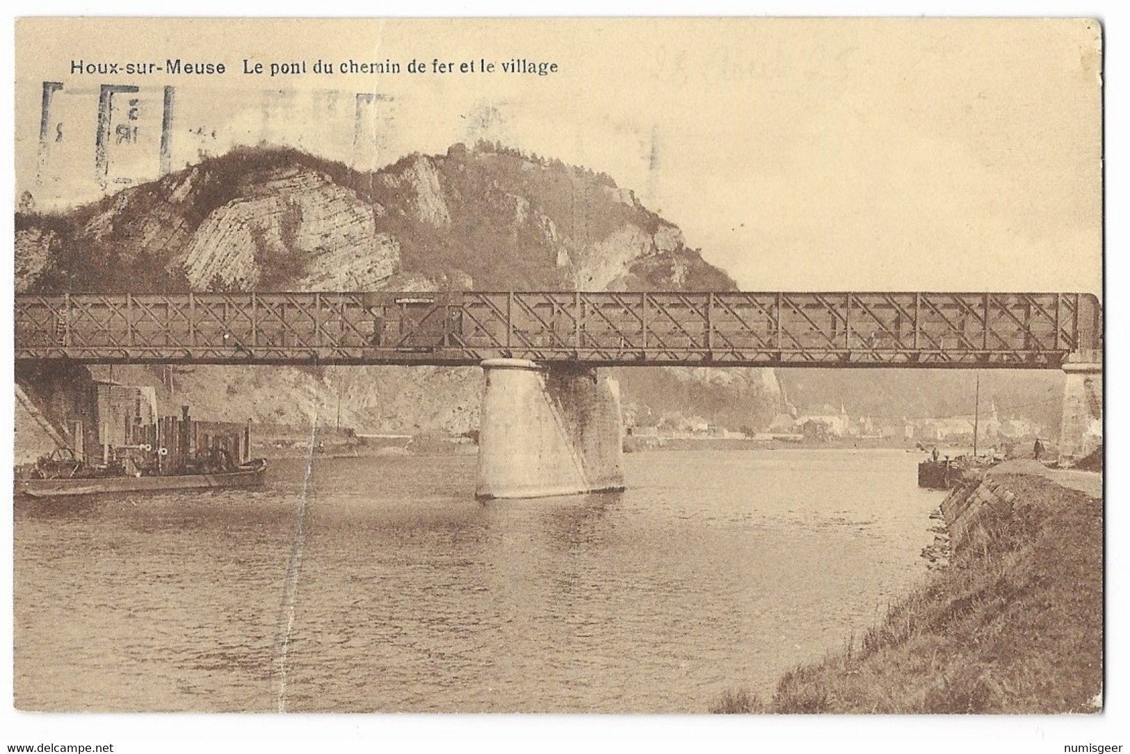 HOUX-sur- MEUSE  --  Le Pont Du Chemin De Fer Et Le Village - Yvoir