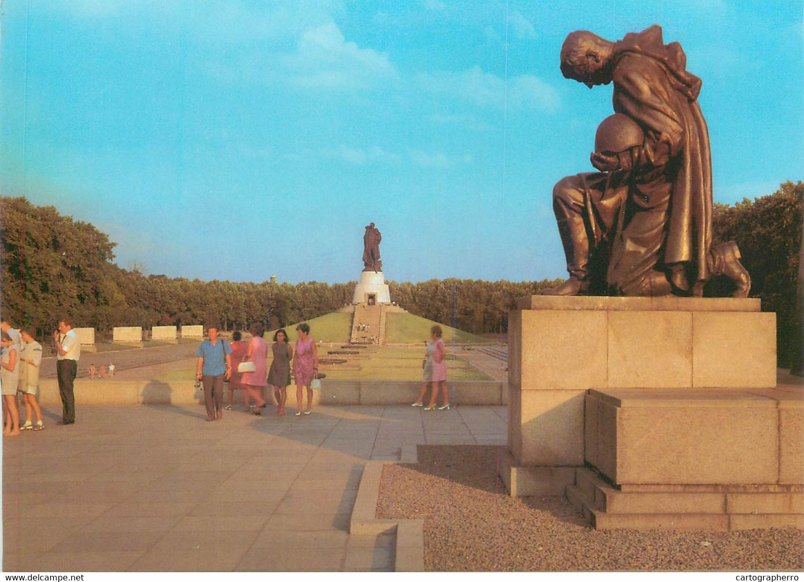 Postcard Germany Berlin Haputstadt Der DDR Treptow Park Soviet Memorial - Treptow