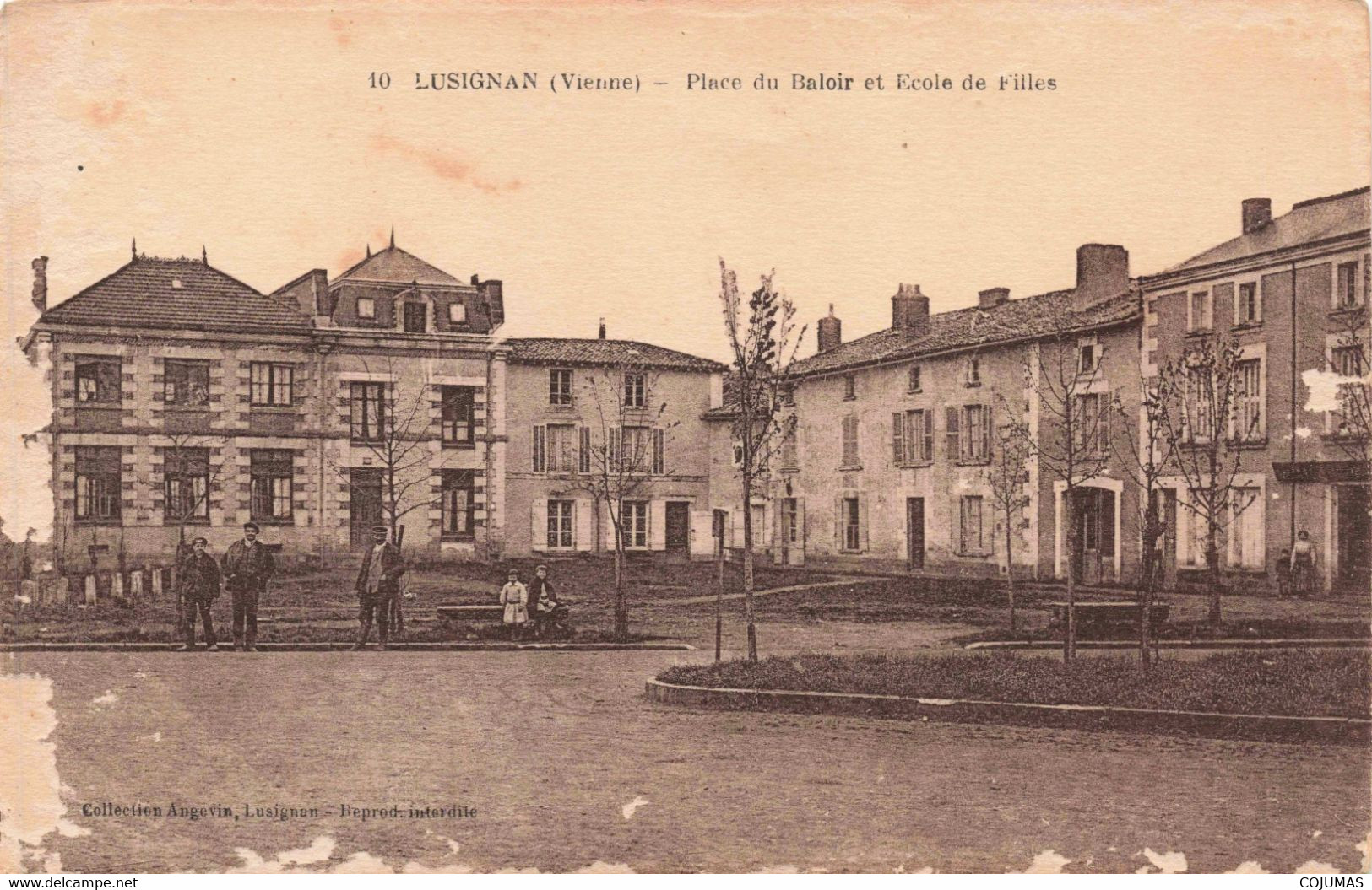 86 - LUSIGNAN - S07887 - Place Du Baloir Et Ecole De Filles - En L'état - L1 - Lusignan
