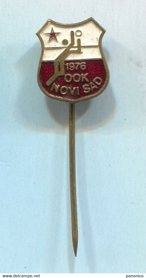 Volleyball Pallavolo - OK Novi Sad Serbia, Vintage Pin Badge Abzeichen - Volleyball