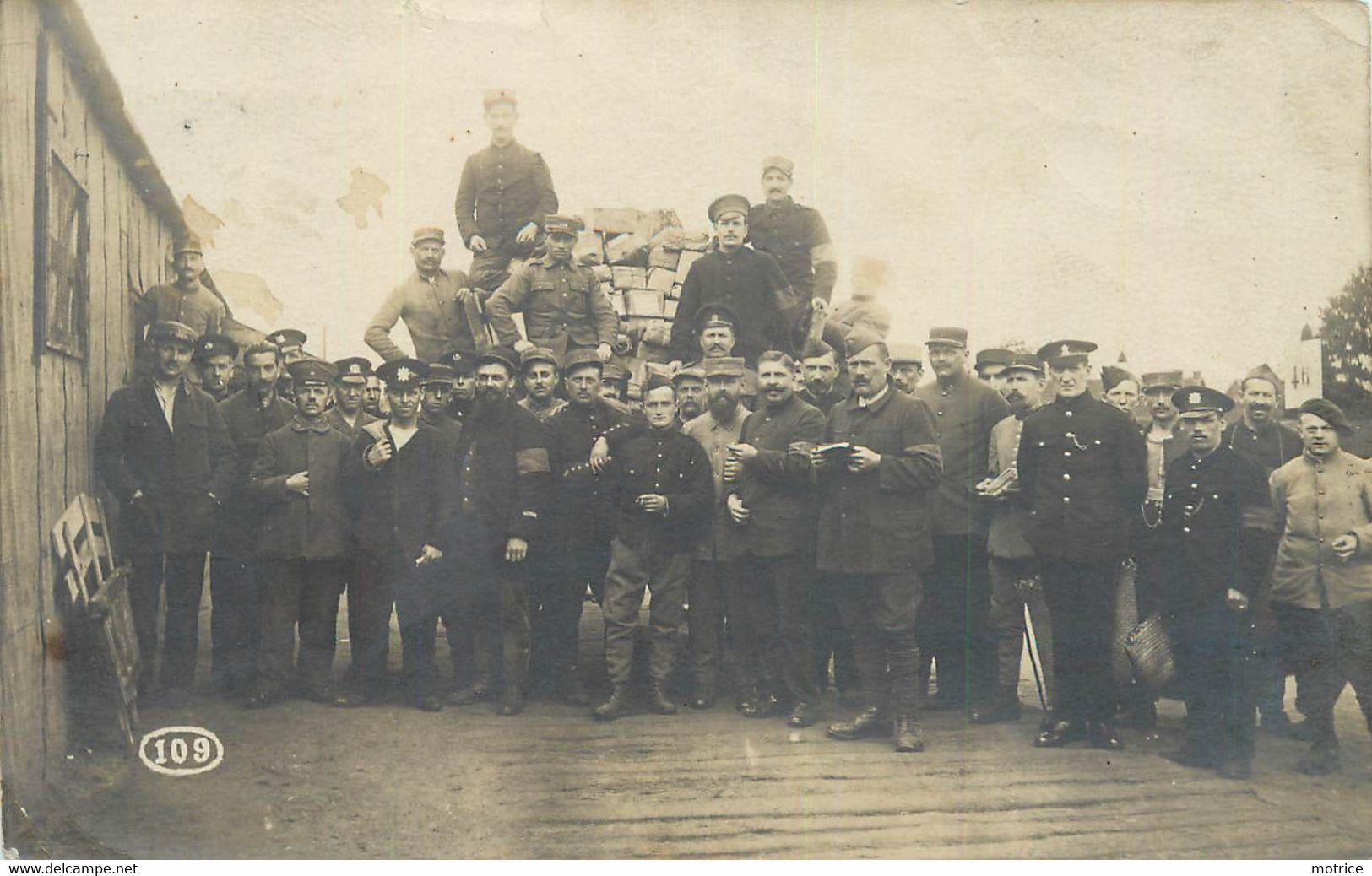 GUERRE 14/18  -  CARTE PHOTO, Prisonniers Au Camp De Munster. - Munster