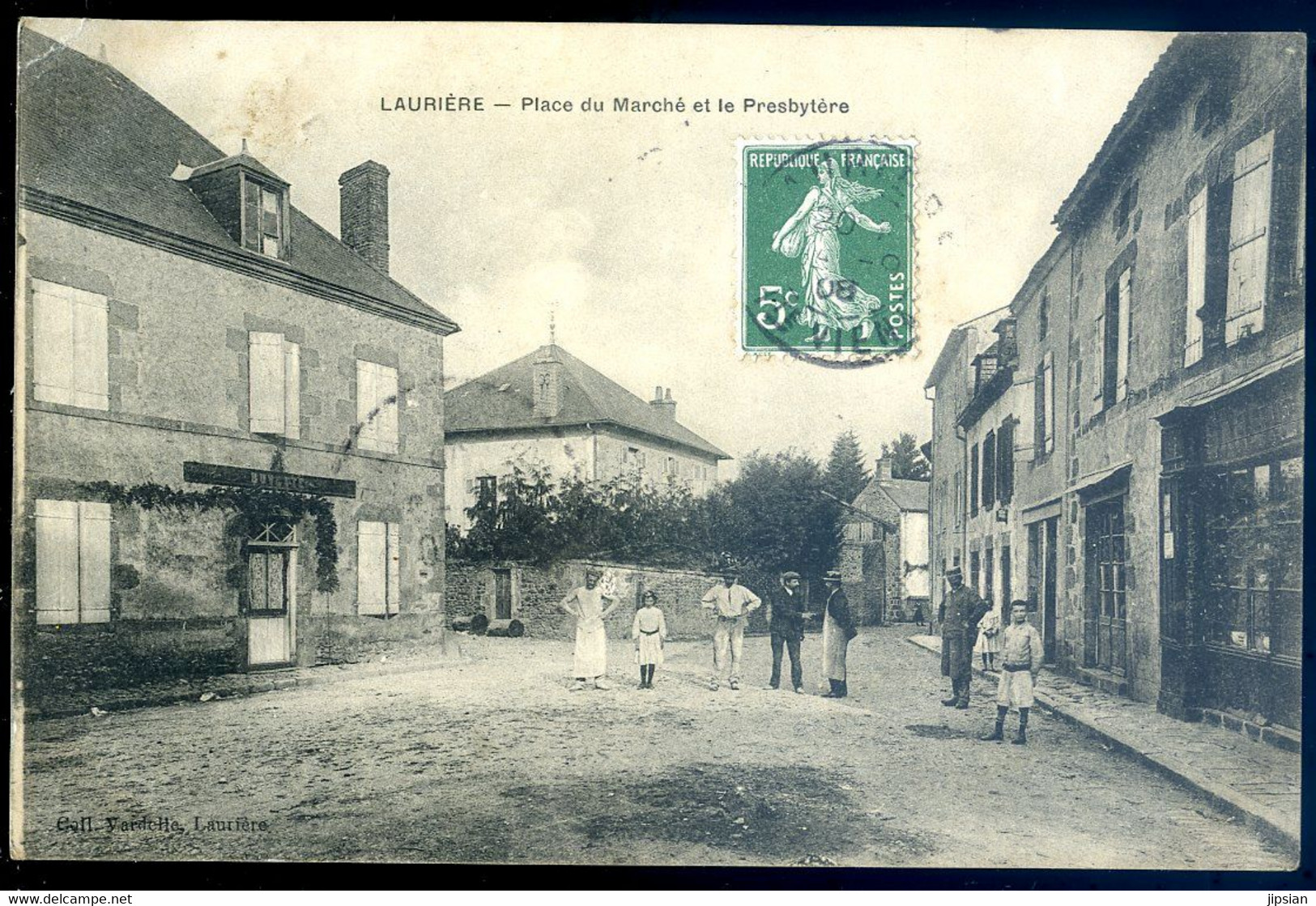 Cpa Du 87 Laurière Place Du Marché Et Le Presbytère   LANR6 - Lauriere