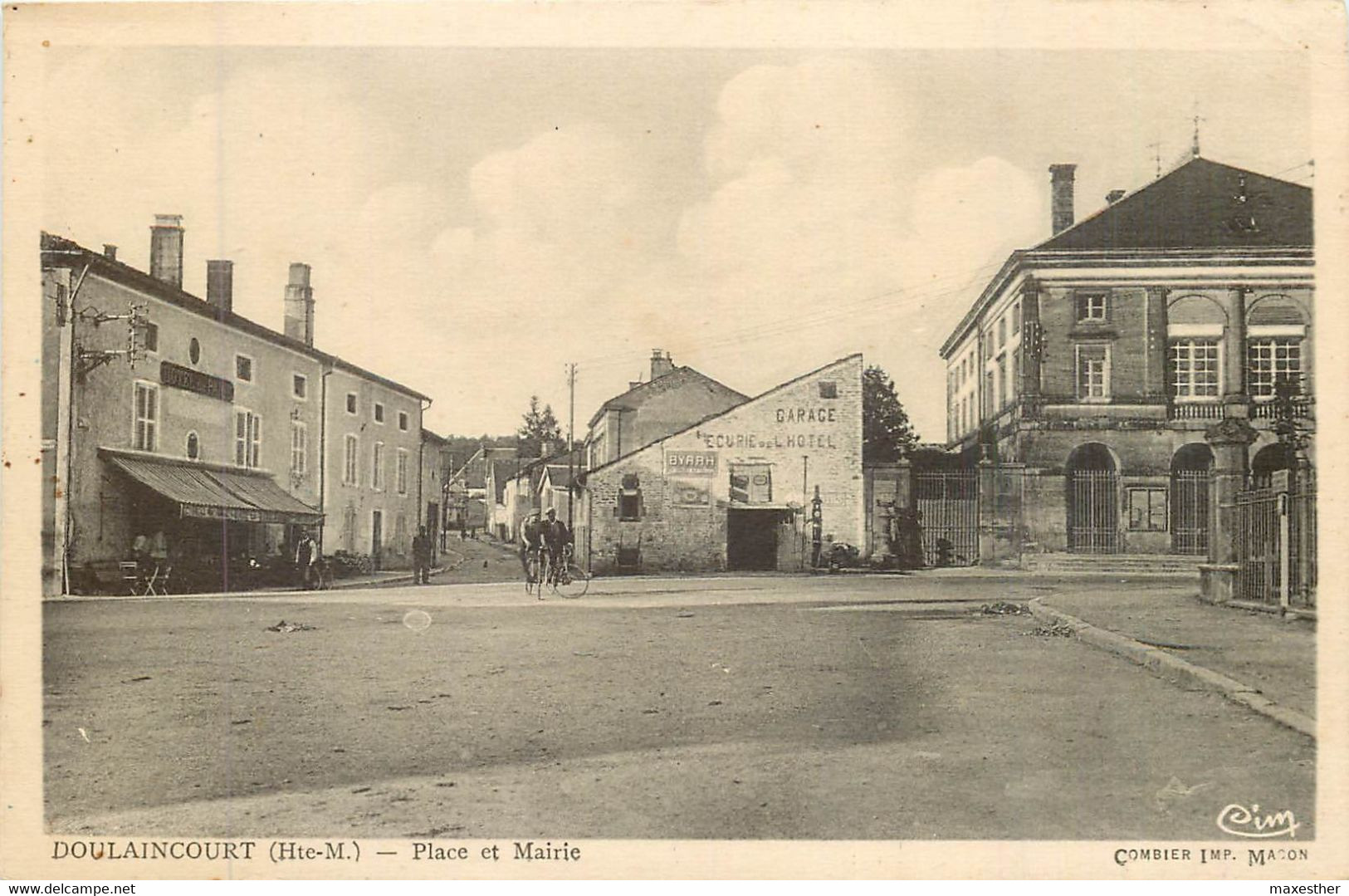 DOULAINCOURT Place Et Mairie - Doulaincourt