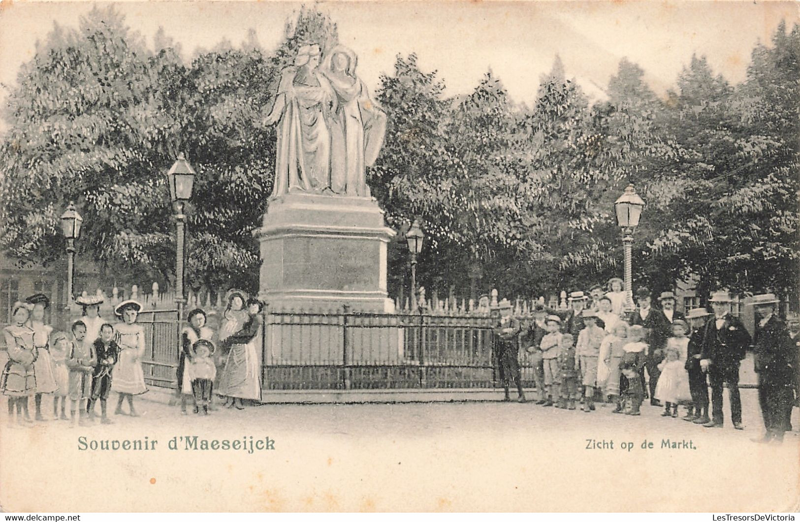 CPA - Belgique - Maaseik - Maeseijck - Zicht Op De Markt - Edit. Js De Haas - Précurseur - Animé - Enfant - Statue - Maaseik