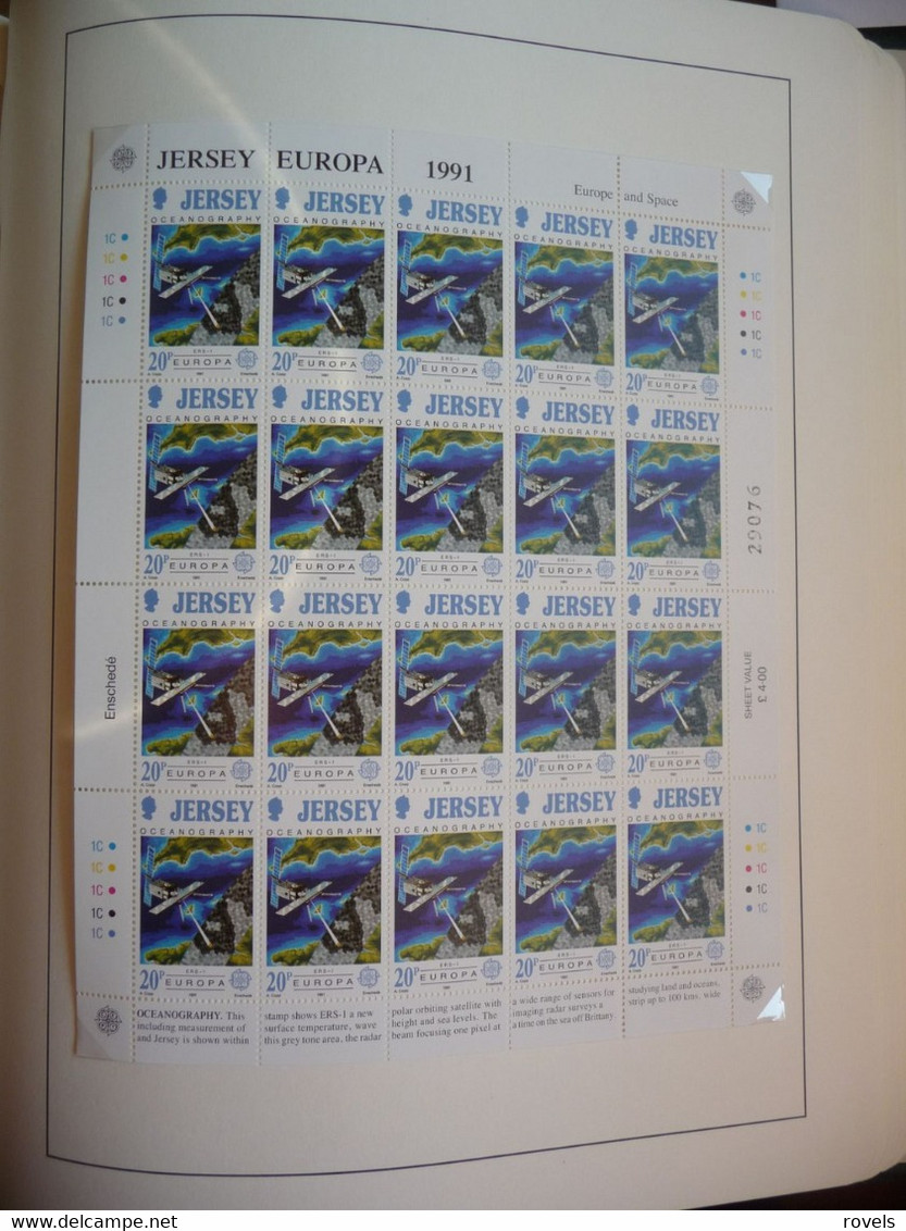 Europa -cept 1989 through 1991 MNH . all in a luxury leuchttrum album. see scan.