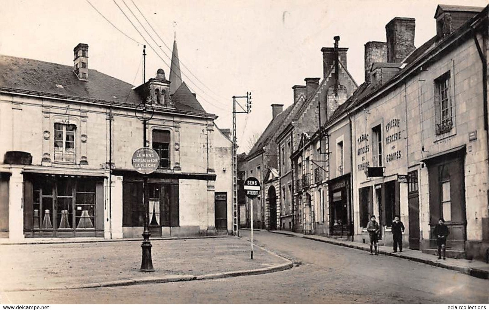 Le Lude          72        Place Neuve.  Année  50   N°9   (voir Scan) - Autres & Non Classés