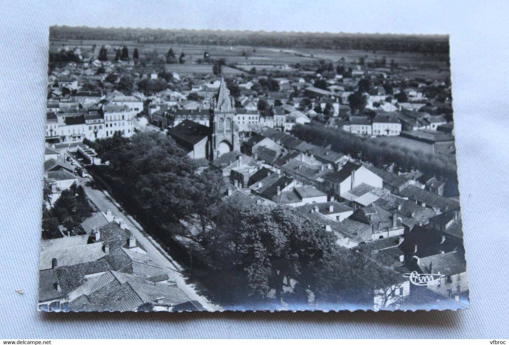 Cpm, Vic En Bigorre, Vue Aérienne, L'église, Les Allées Du Nord Et La Ville, Hautes Pyrénées 65 - Vic Sur Bigorre