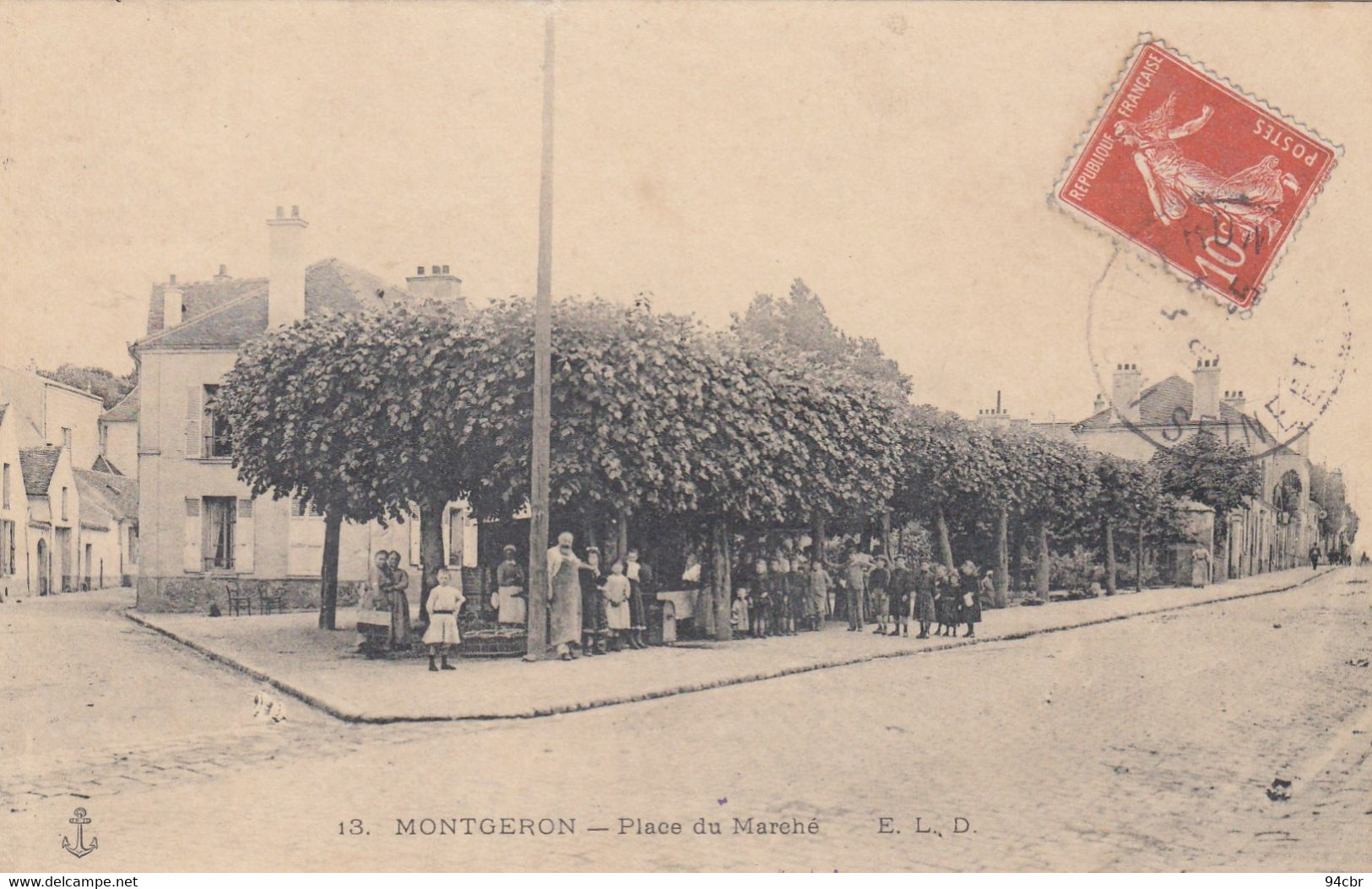 CPA (91)  MONTGERON  Place Du Marché  (parfait Etat) - Montgeron
