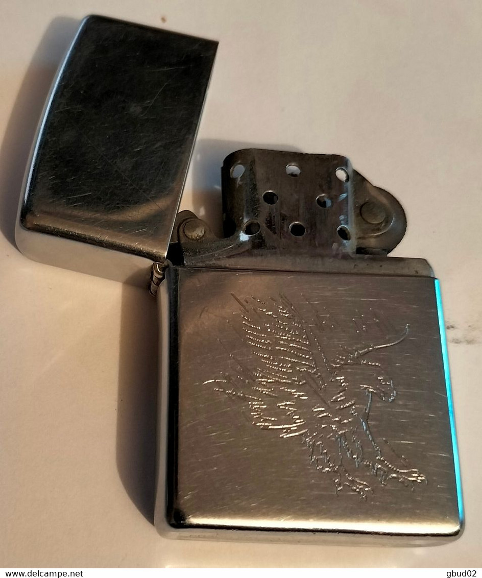 Véritable Briquet Zippo,  Bradford USA, Motif Aigle Gravé - Modèle 250 École De Vol Aigle 2  (1997) - Collection - Zippo