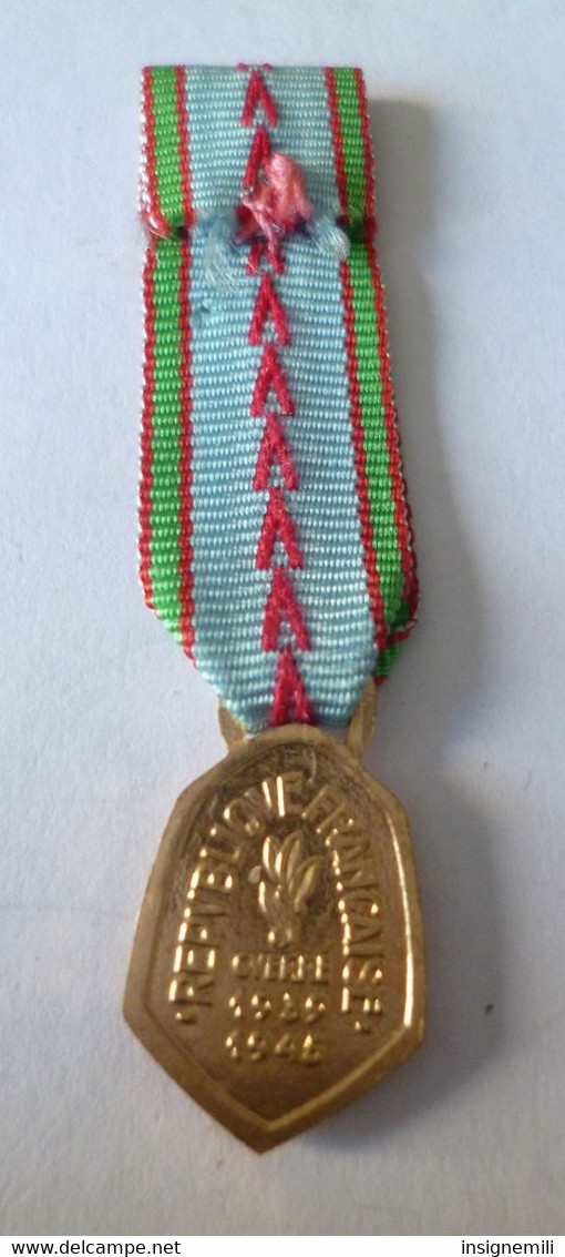 MEDAILLE MINIATURE COMMEMORATIVE GUERRE 1939-1945 - REPUBLIQUE FRANCAISE - France