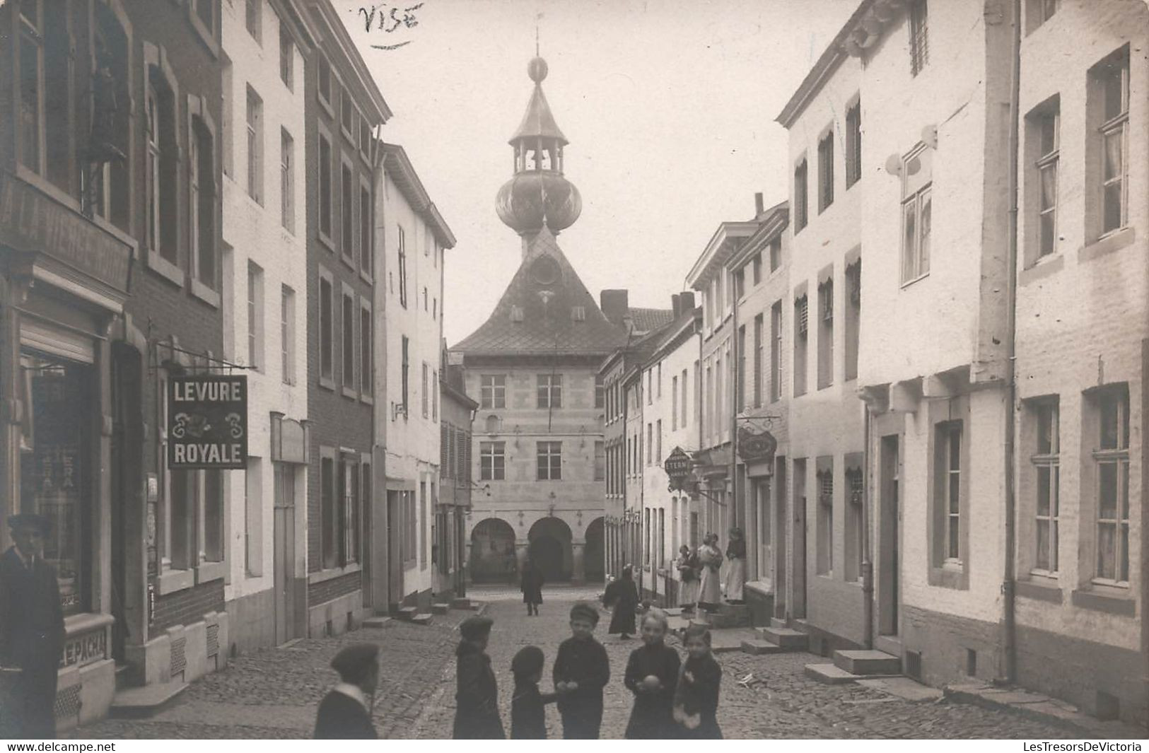 CPA Carte Photo Belgique - Visé - Magasin La Vierge Noire - Levure Royale - Animé - Wezet