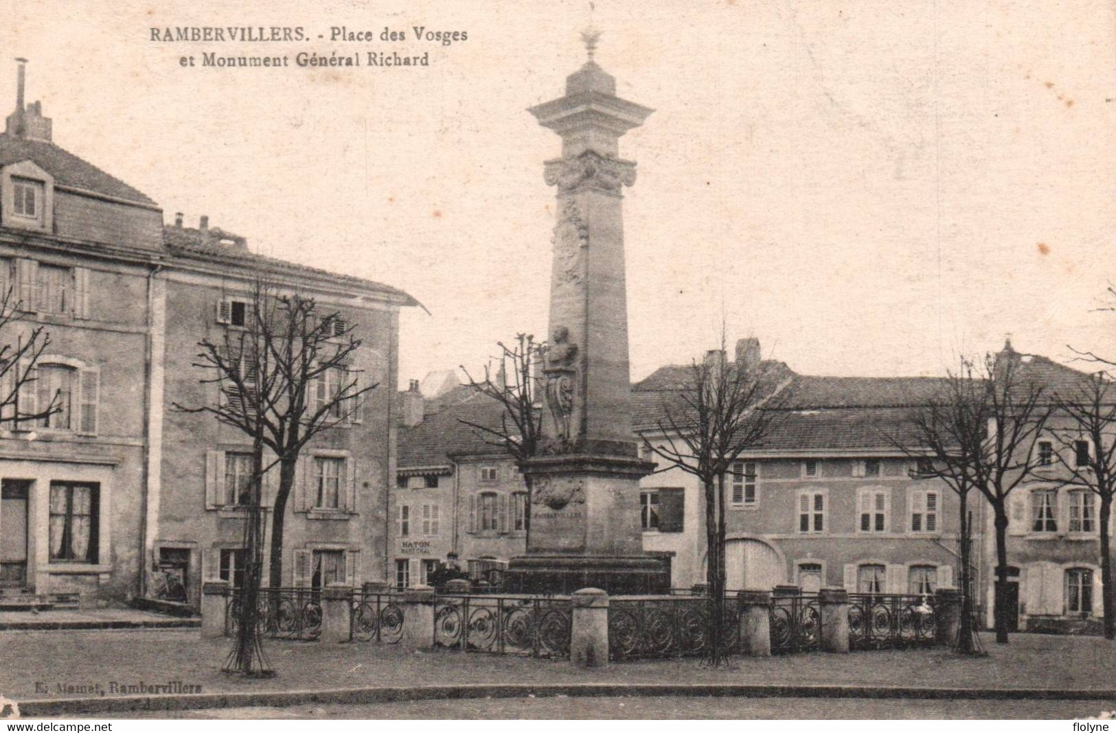 Rambervillers - La Place Des Vosges Et Monument Général Richard - Rambervillers