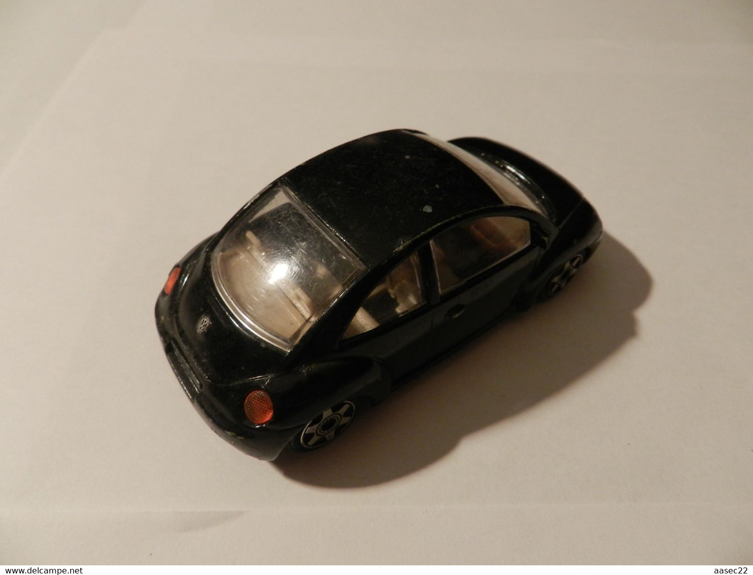 BURAGO 1/43    Volkswagen New Beetle    *** 3495 *** - Burago