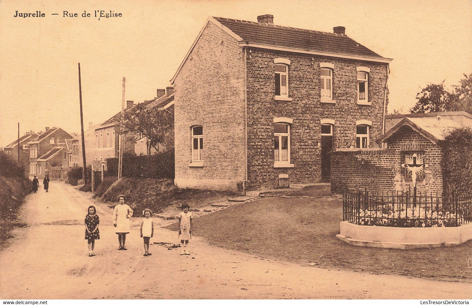 CPA - Belgique - Juprelle  - Rue De L'Eglise - Edit. Dethise - Animé - Enfant - Juprelle